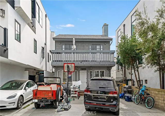 Homes for sale in Manhattan Beach, CA | 127 21St, Manhattan Beach, CA 90266 | MLS# SB26121068