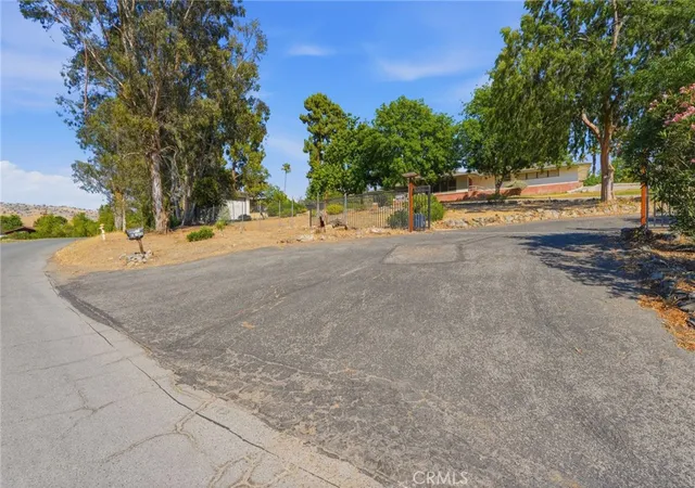 Homes for sale in Porterville, CA | 84 S Park St, Porterville, CA 93257 | MLS# OC26126088