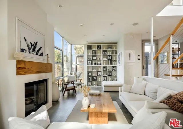 1st image of 844 California Ave, Venice, CA 90291 | MLS# 26845865