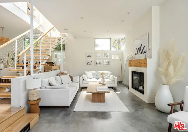 2nd image of 844 California Ave, Venice, CA 90291 | MLS# 26845865