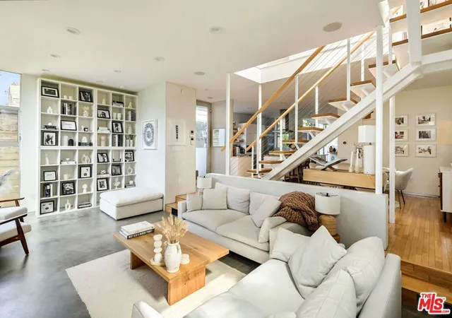 3rd image of 844 California Ave, Venice, CA 90291 | MLS# 26845865