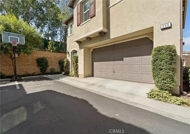 2nd image of 250 W Ridgewood, Long Beach, CA 90805 | MLS# PW26115480
