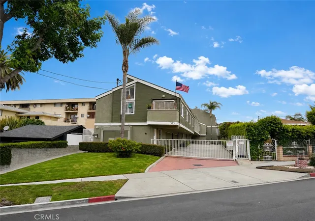 Photo 1 of Condo for sale at 313 E Hyde Park #5, Inglewood, CA 90302 | MLS# OC26126822 | Listing updated on 2026-10-08