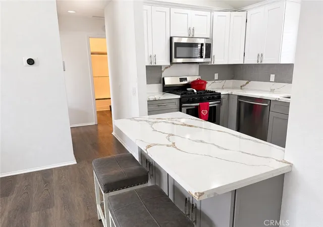 Listing Photo 2 - Condo for sale in building located at 313 E Hyde Park, Inglewood, CA 90302 - Unit #5