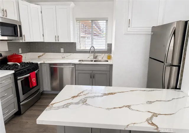 Listing Photo 1 - Condo for sale in building located at 313 E Hyde Park, Inglewood, CA 90302 - Unit #5