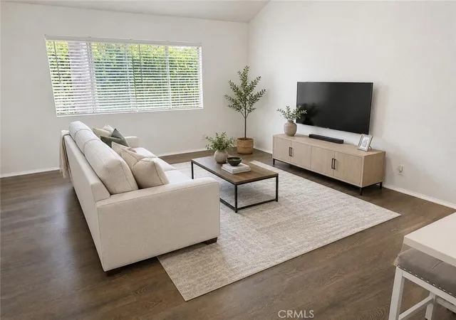 Listing Photo 5 - Condo for sale in building located at 313 E Hyde Park, Inglewood, CA 90302 - Unit #5