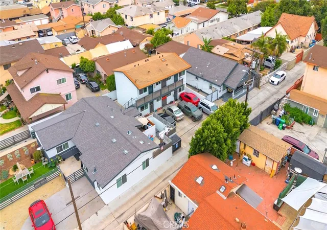 Photo 4 of House for sale at 6221 Corona, Bell Gardens, CA 90201 | MLS# DW26127087 | Listing updated on 2026-09-29