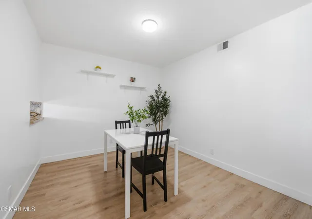 Listing Photo 5 - Condo for sale in building located at 29633 Strawberry Hl Dr, Agoura Hills, CA 91301