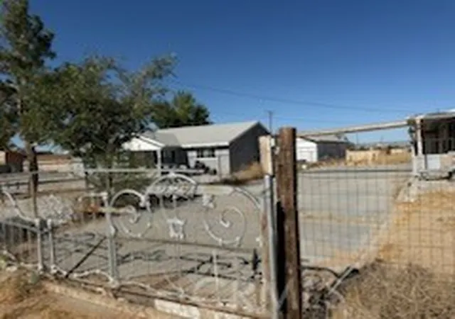 2nd image of 36827 Hillview Rd, Hinkley, CA 92347 | MLS# IG26127155