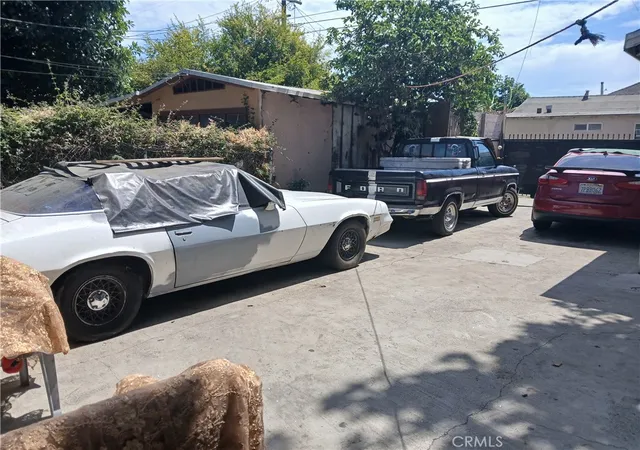 Listing Photo 4 - Condo for sale in building located at 1060 W 51st, Los Angeles, CA 90037