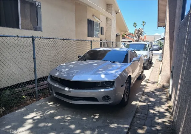 Listing Photo 5 - Condo for sale in building located at 1060 W 51st, Los Angeles, CA 90037