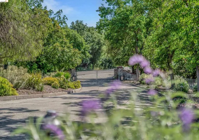 2nd image of 5885 Bruce Dr, Pleasanton, CA 94588 | MLS# 41137887