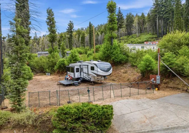 3rd image of 135 Fallen Leaf Dr, Boulder Creek, CA 95006 | MLS# ML82050547