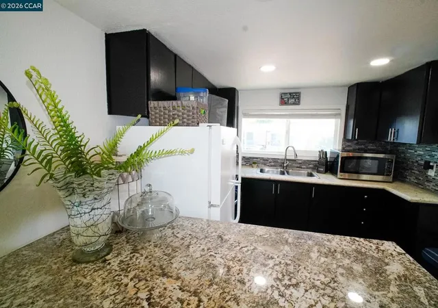 3rd image of 3875 Castro Valley Blvd, Castro Valley, CA 94546 | MLS# 41137897