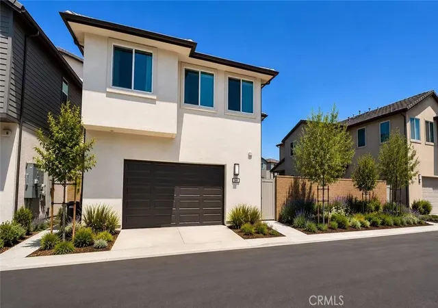 Listing Photo 3 - Condo for sale in building located at 144 Scoville, Irvine, CA 92618