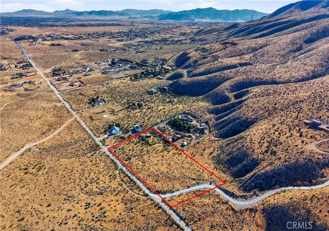 2nd image of 8255 Kiowa Rd, Apple Valley, CA 92308 | MLS# HD26127308