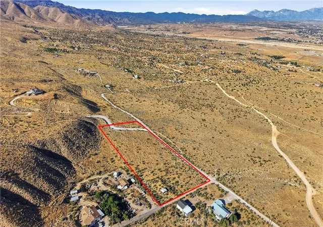 3rd image of 8255 Kiowa Rd, Apple Valley, CA 92308 | MLS# HD26127308