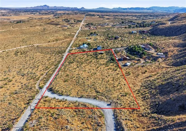 4th image of 8255 Kiowa Rd, Apple Valley, CA 92308 | MLS# HD26127308