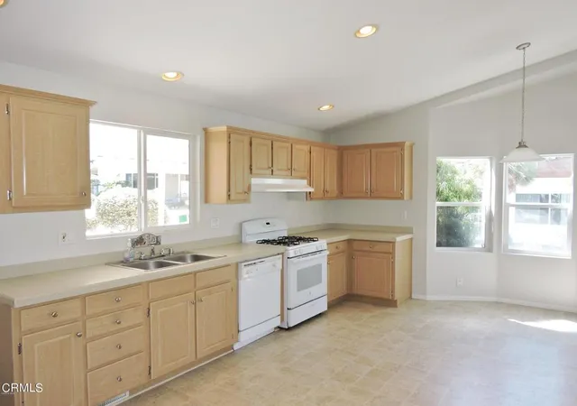 Homes for sale in Camarillo, CA | 5 Gitana Ave #150, Camarillo, CA 93012 | MLS# V1-36940