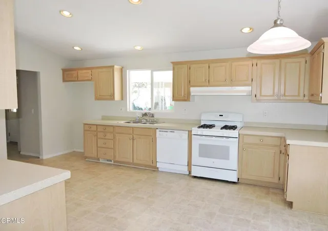 Homes for sale in Camarillo, CA | 5 Gitana Ave #150, Camarillo, CA 93012 | MLS# V1-36940