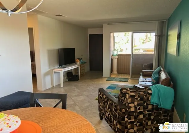 Listing Photo 4 - Condo for sale in building located at 510 N Villa Ct, Palm Springs, CA 92262 - Unit #200