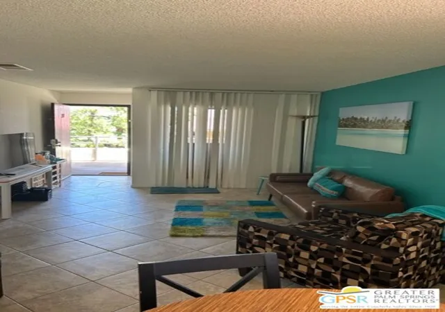 Listing Photo 5 - Condo for sale in building located at 510 N Villa Ct, Palm Springs, CA 92262 - Unit #200