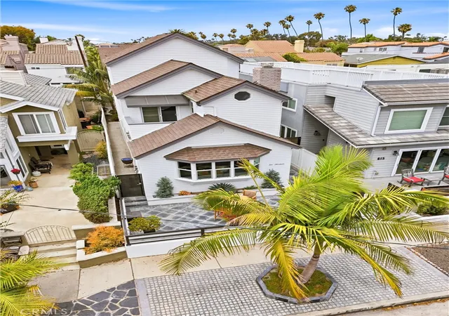 Photo 2 of Single family home for sale at 613 9th, Huntington Beach, CA 92648 | MLS# OC26119817 | Listing updated on 2026-09-30