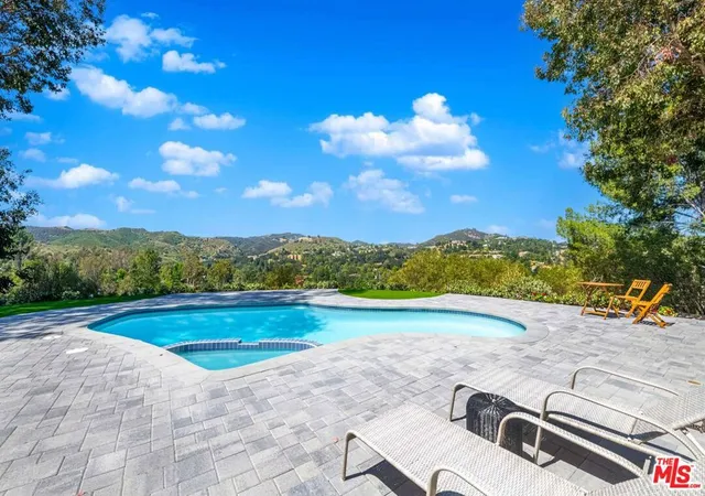Homes for sale in Calabasas, CA | 4267 Towhee Dr, Calabasas, CA 91302 | MLS# 26846121