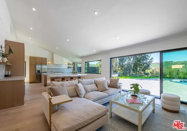 Homes for sale in Calabasas, CA | 4267 Towhee Dr, Calabasas, CA 91302 | MLS# 26846121