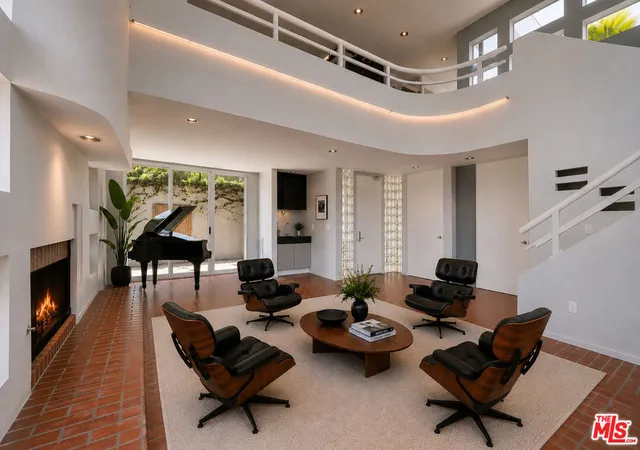 3rd image of 3811 Glenridge Dr, Sherman Oaks, CA 91423 | MLS# 26838057