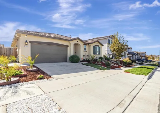 2nd image of 2051 Rosewood Dr, Hollister, CA 95023 | MLS# ML82050593
