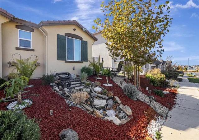 4th image of 2051 Rosewood Dr, Hollister, CA 95023 | MLS# ML82050593