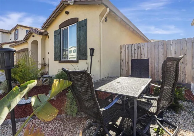5th image of 2051 Rosewood Dr, Hollister, CA 95023 | MLS# ML82050593