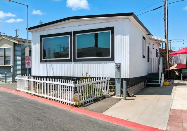 Homes for sale in Torrance, CA | 1900 W Artesia Blvd #4, Torrance, CA 90504 | MLS# PW26127463