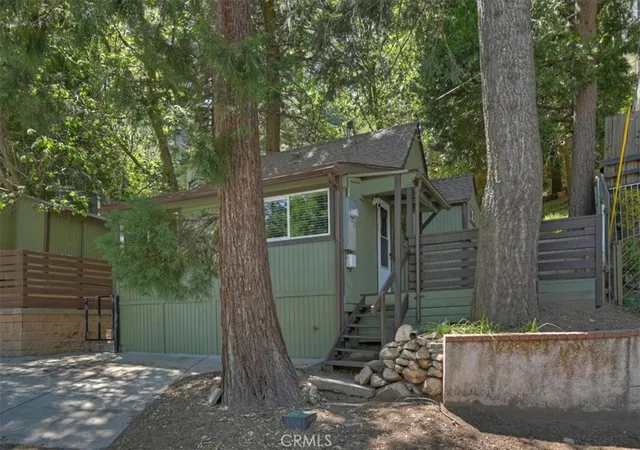 2nd image of 856 Virginia Ct, Lake Arrowhead, CA 92352 | MLS# IG26127399