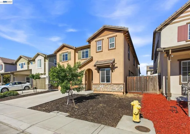 Photo 3 of Sale Pending at 182 Willowrun Way, Oakley, CA 94561 | MLS# 41137952 | Listing updated on 2026-09-25