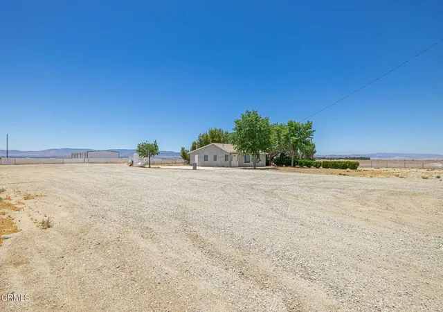 5th image of 2866 W Avenue F, Lancaster, CA 93536 | MLS# V1-36949