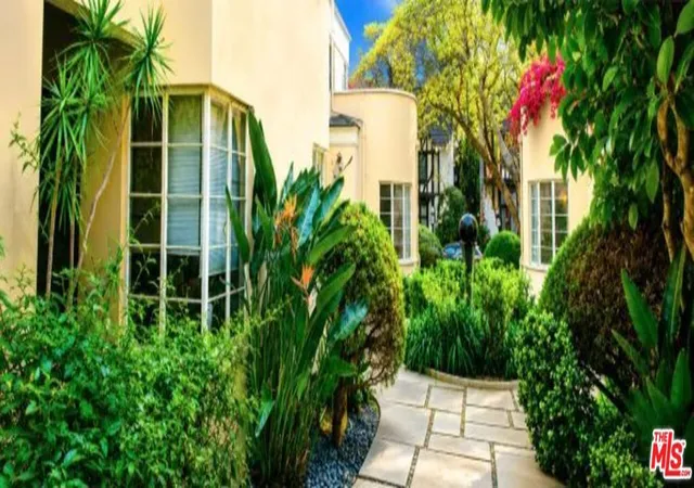 Listing Photo 4 - Condo for sale in building located at 332 N Sycamore Ave, Los Angeles, CA 90036