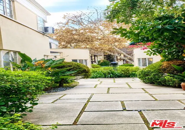 Listing Photo 5 - Condo for sale in building located at 332 N Sycamore Ave, Los Angeles, CA 90036