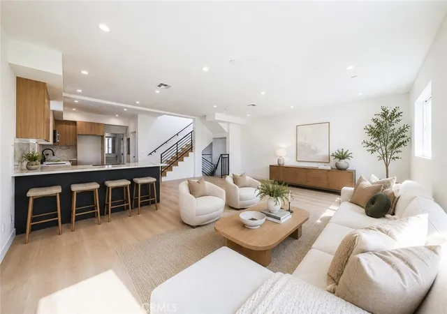 Photo 3 of House for sale at 2010 S Dunsmuir, Los Angeles, CA 90016 | MLS# BB26127611 | Listing updated on 2026-06-11
