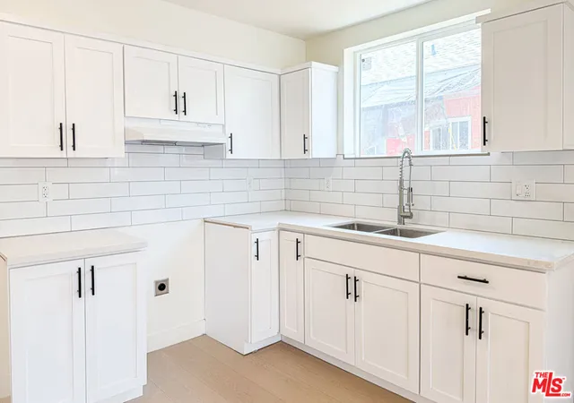 Listing Photo 4 - Condo for sale in building located at 732 E 52nd St, Los Angeles, CA 90011