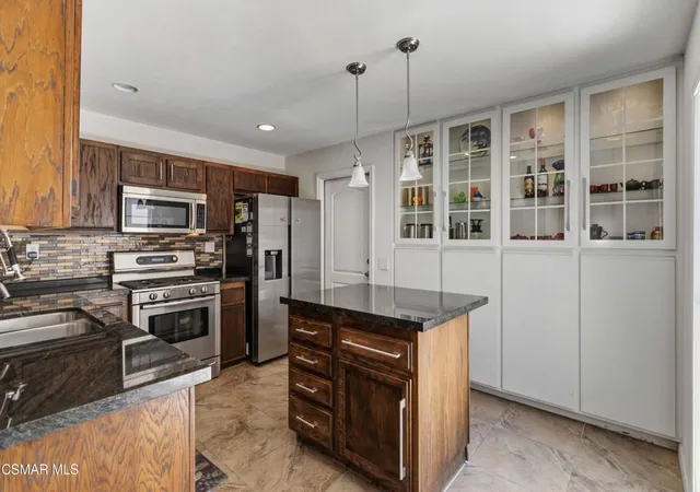 Photo 3 of Townhouse for sale at 692 Via Colinas, Westlake Village, CA 91362 | MLS# 226002732 | Listing updated on 2026-09-29