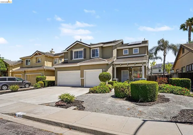 Photo 3 of Sale Pending at 894 Stonewood Dr, Brentwood, CA 94513 | MLS# 41138000 | Listing updated on 2026-09-26
