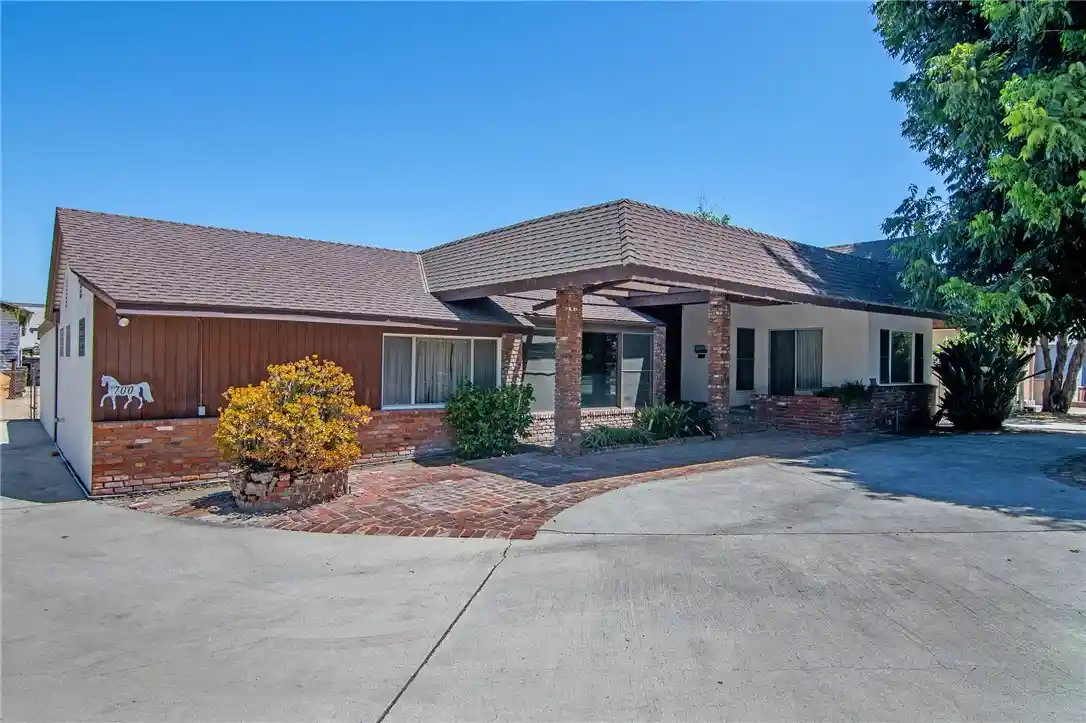 Single family home for sale at 700 S Mariposa St, Burbank, CA 91506 | MLS# BB26127770