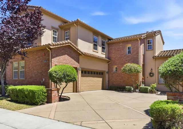 Townhouse for sale at 1382 Trailside Ln, San Jose, CA 95138 | MLS# ML82050679
