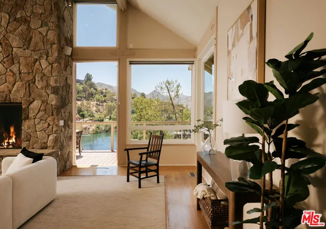 Homes for sale in Agoura Hills, CA | 2090 E Lakeshore Dr, Agoura Hills, CA 91301 | MLS# 26843579
