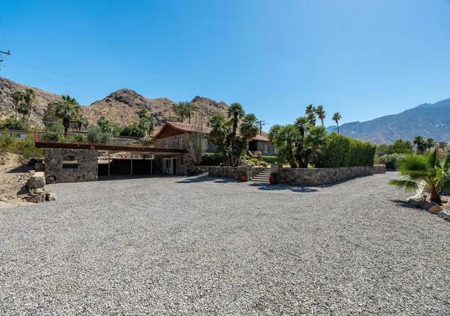 Photo 4 of Single family home for sale at 2350 S Araby Dr, Palm Springs, CA 92264 | MLS# 219149096DA | Listing updated on 2026-10-02