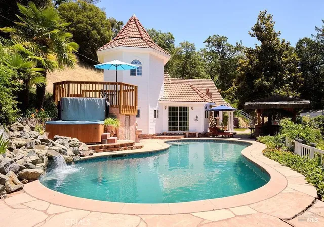 3rd image of 19400 Scenic Dr, Redwood Valley, CA 95470 | MLS# LC26127845