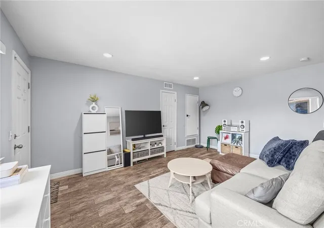Listing Photo 4 - Condo for sale in building located at 1554 Border, Corona, CA 92882 - Unit #B