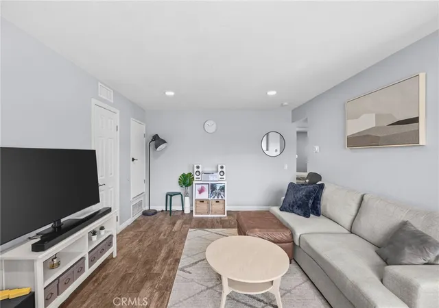 Listing Photo 5 - Condo for sale in building located at 1554 Border, Corona, CA 92882 - Unit #B